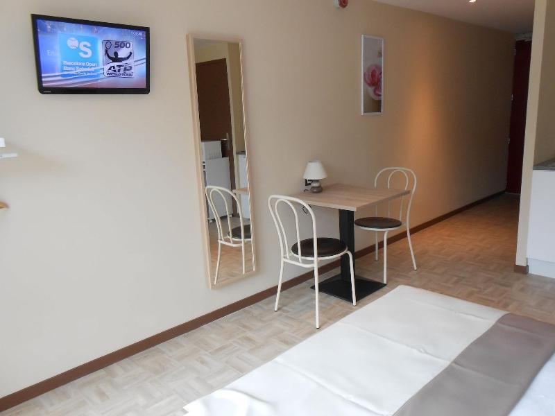 Hotel La Pause Évreux Zewnętrze zdjęcie