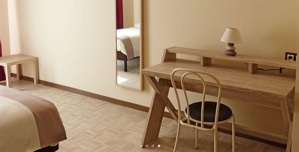 Hotel La Pause Évreux Zewnętrze zdjęcie