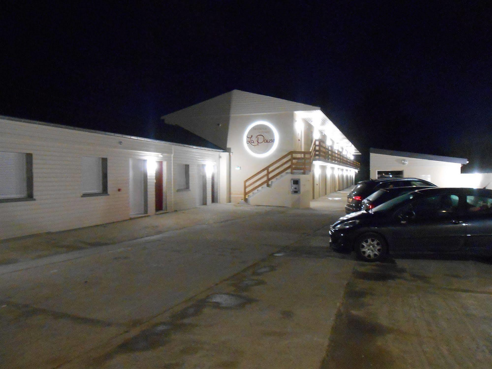 Hotel La Pause Évreux Zewnętrze zdjęcie