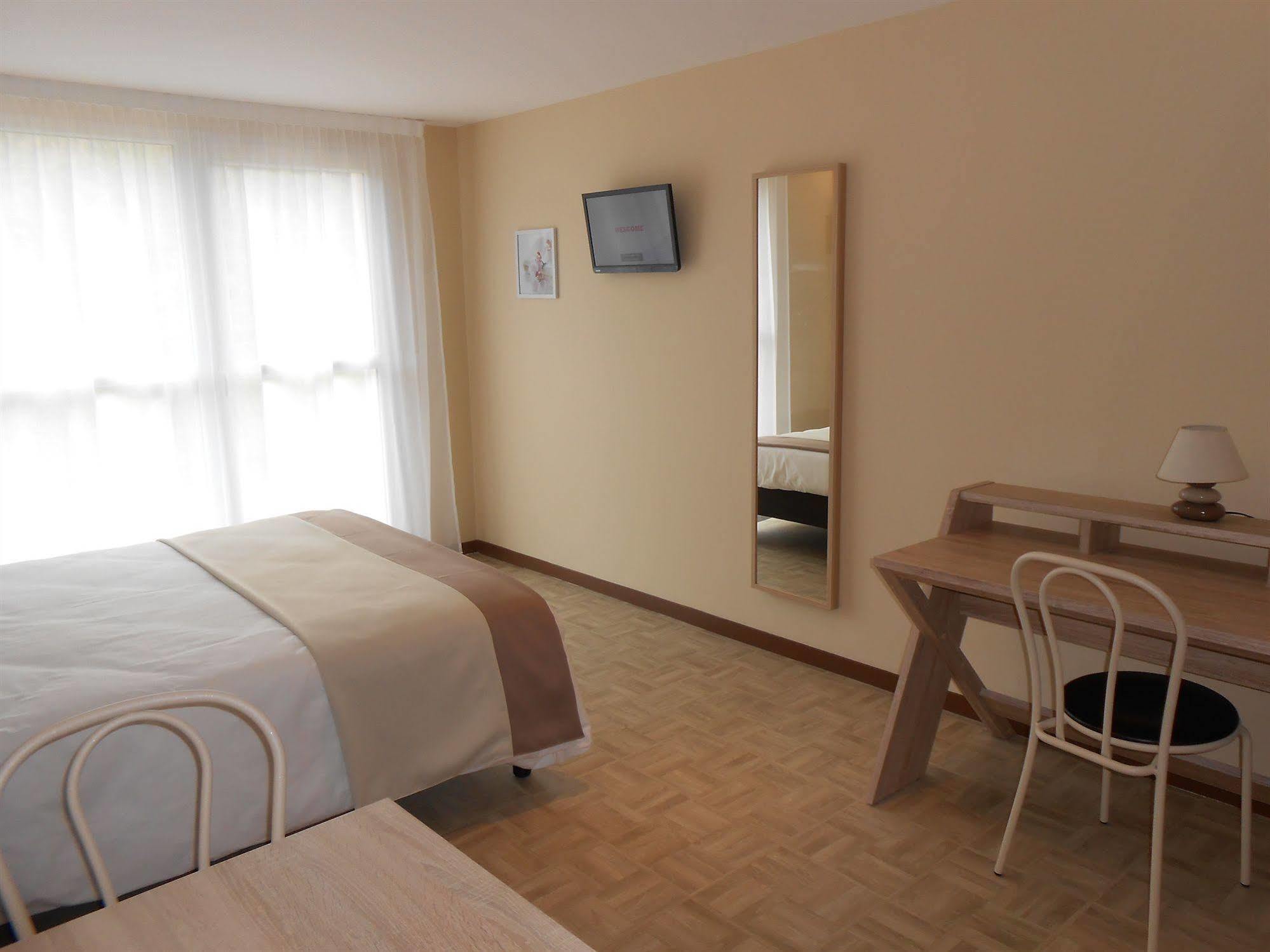 Hotel La Pause Évreux Zewnętrze zdjęcie