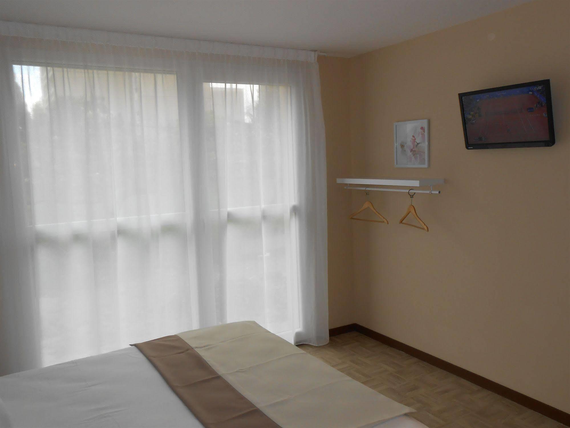 Hotel La Pause Évreux Zewnętrze zdjęcie