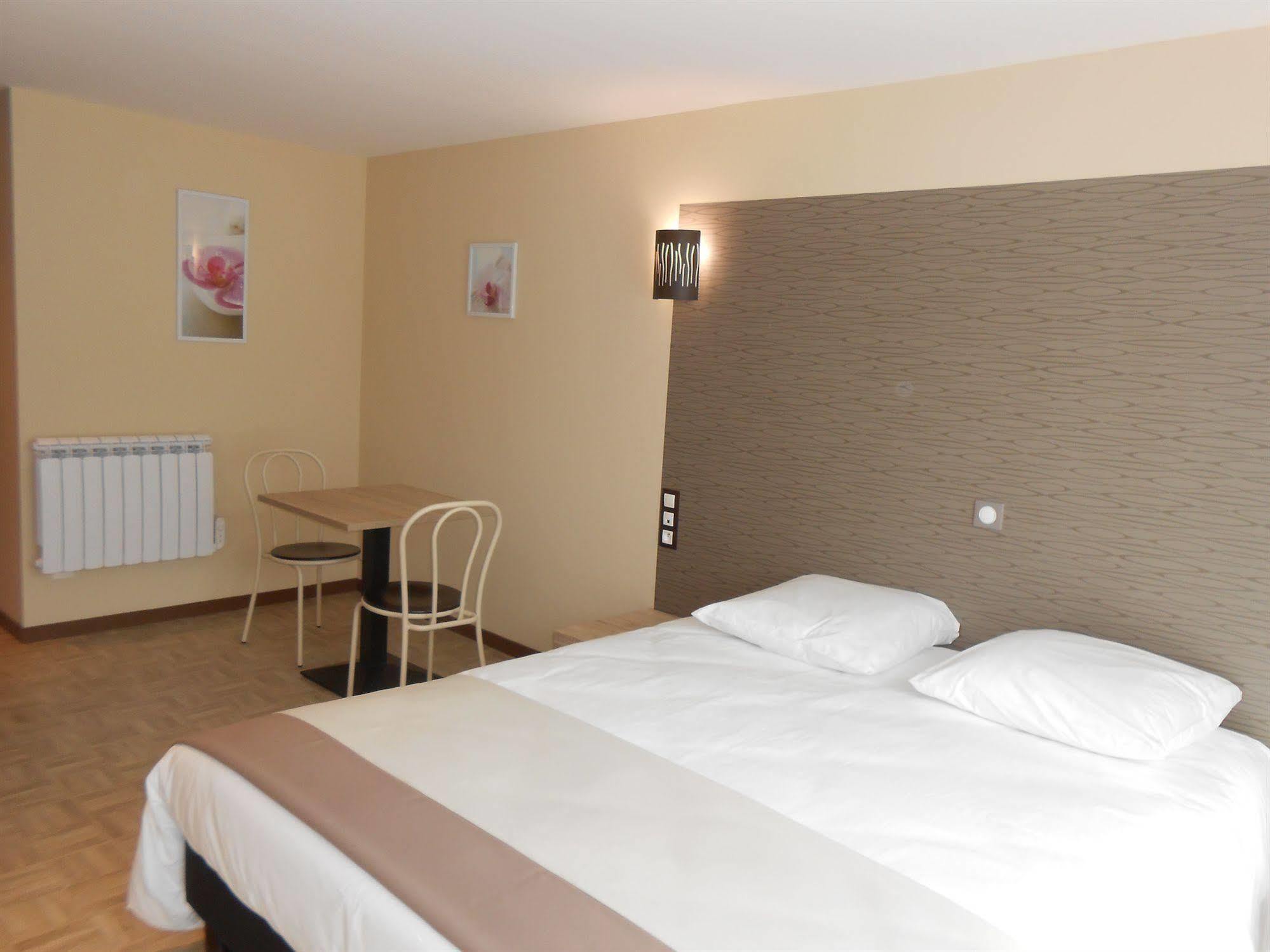 Hotel La Pause Évreux Zewnętrze zdjęcie