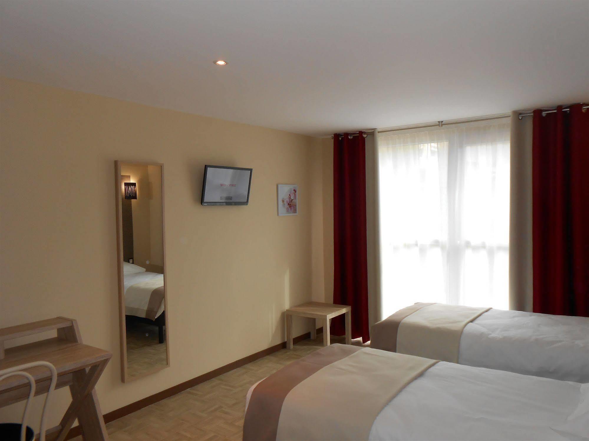 Hotel La Pause Évreux Zewnętrze zdjęcie