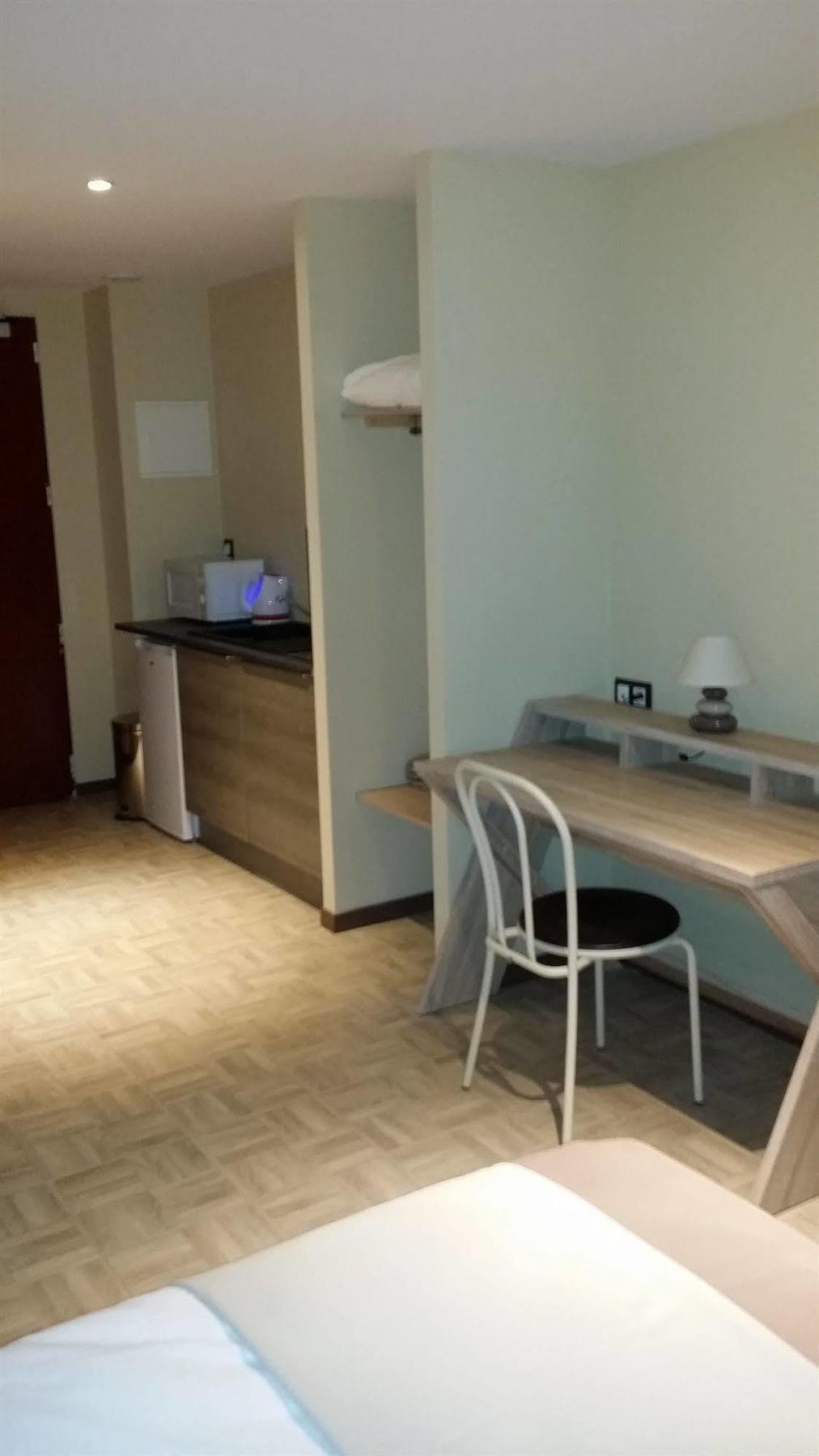 Hotel La Pause Évreux Zewnętrze zdjęcie