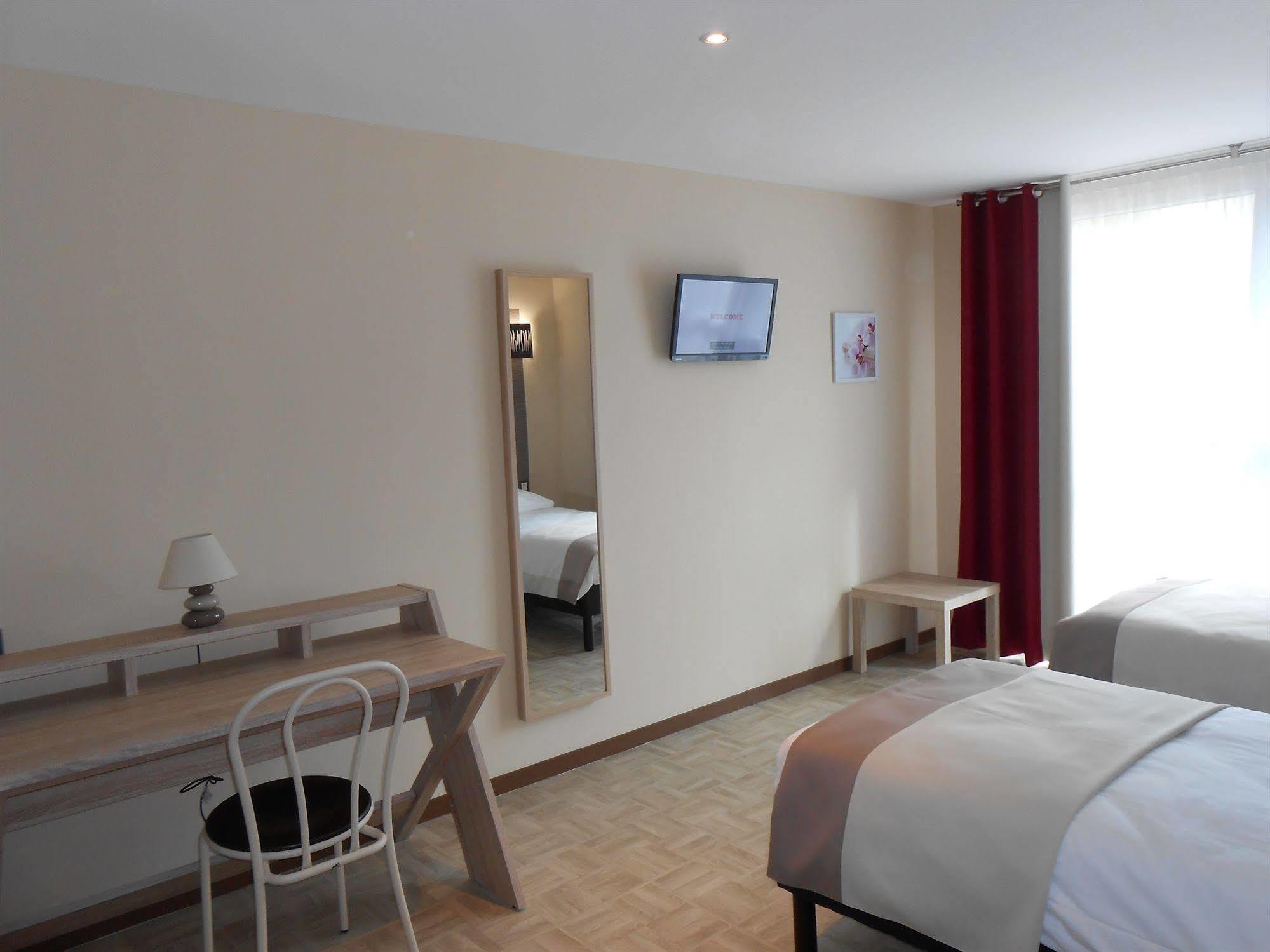 Hotel La Pause Évreux Zewnętrze zdjęcie