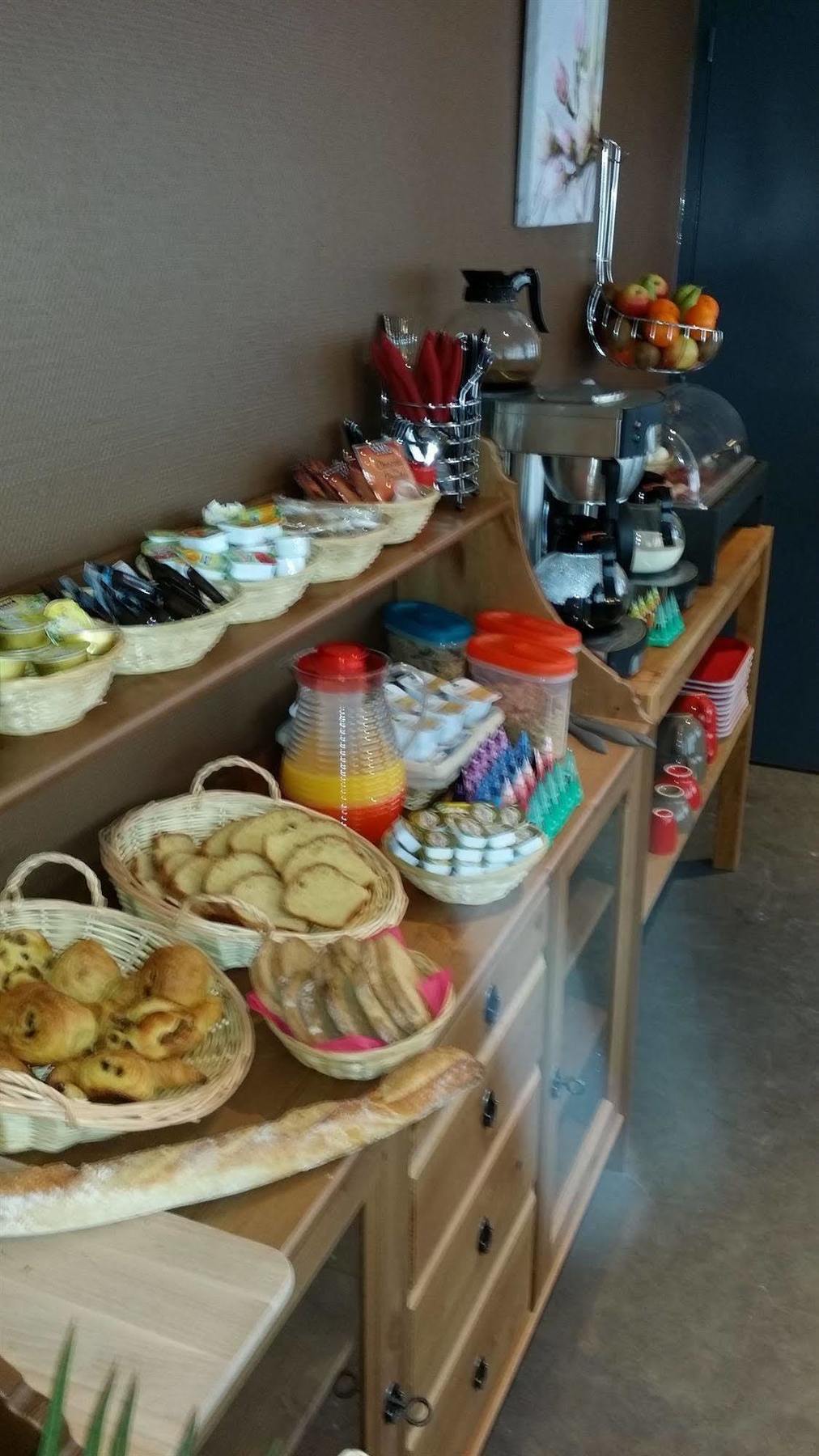 Hotel La Pause Évreux Zewnętrze zdjęcie